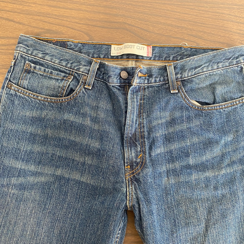 Men’s Levi Jeans 38/30   527